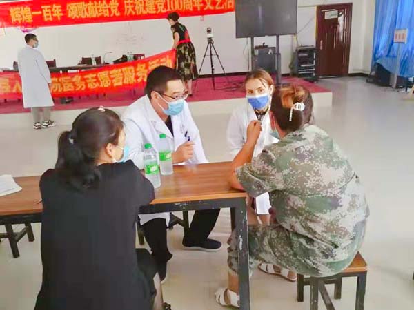 2下乡诊疗.jpg