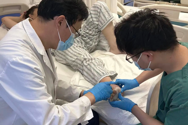【杨柳科普】定期“足检”：把糖尿病足的风险关在门外